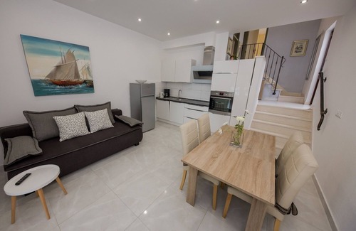 Businci Apartment | Two bedroom apartment near beach Rastići, Čiovo (A-9470-a)