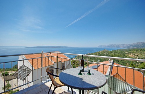Bratus Apartment | Two bedroom apartment with balcony and sea view Krvavica, Makarska (A-18911-c)