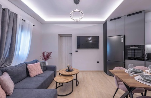 Nafplion City Centre Apartment | Two Bedroom Apartment with Garden View | FD Luxury Suites Nafplio