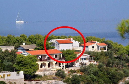 Rogac Apartment | Two bedroom apartment with terrace and sea view Rogač, Šolta (A-21346-a)