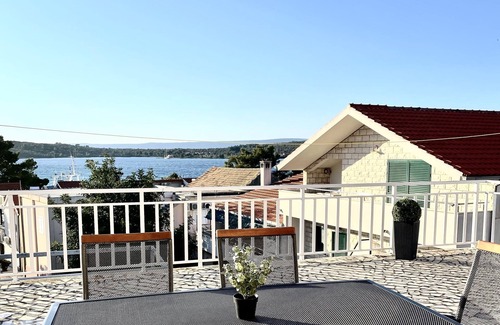 Loviste Apartment | Two bedroom apartment with terrace and sea view Lovište, Pelješac (A-19514-a)