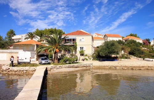 Lumbarda Apartment | Two bedroom apartment near beach Lumbarda, Korčula (A-9330-a)
