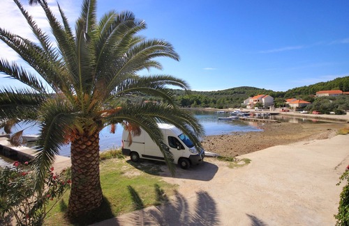 Lumbarda Apartment | Two bedroom apartment near beach Lumbarda, Korčula (A-9330-a)
