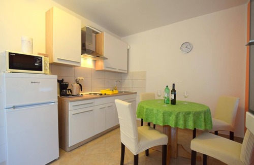 Gabonjin Apartment | Two bedroom apartment with balcony Gabonjin, Krk (A-19414-a)