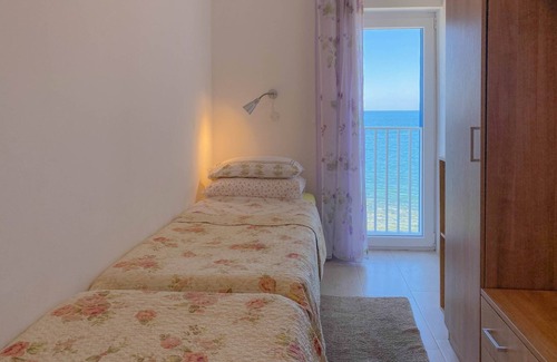 Dajla Apartment | Two bedroom apartment near beach Dajla, Novigrad (A-21235-b)