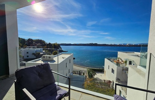 Municipality of Omisalj Apartment | Two bedroom apartment near beach Omišalj, Krk (A-23681-a)