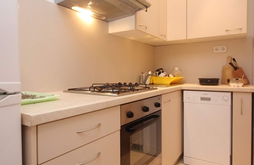 Dinjiska Apartment | Two bedroom apartment near beach Dinjiška, Pag (A-9386-a)