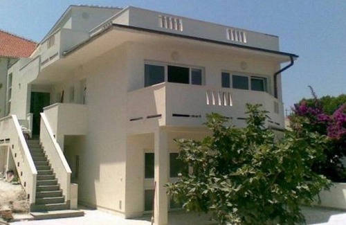 Sutivan Apartment | Two bedroom apartment with terrace and sea view Sutivan, Brač (A-20155-a)
