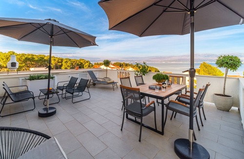 Sutivan Apartment | Two bedroom apartment with terrace and sea view Sutivan, Brač (A-20155-a)