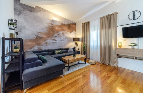 Sutivan Apartment | Two bedroom apartment with terrace and sea view Sutivan, Brač (A-20155-a)