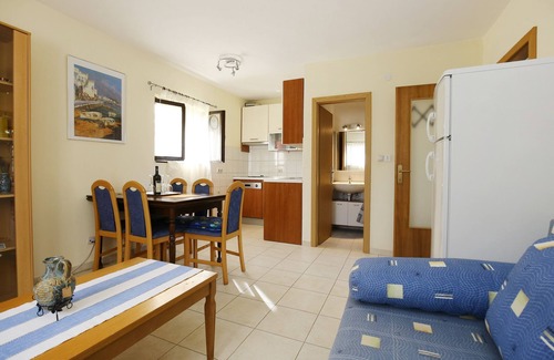 Mali Iz Apartment | Two bedroom apartment with terrace and sea view Mali Iž, Iž (A-16535-a)