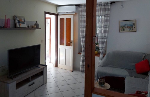 Iz Apartment | Two bedroom apartment with terrace Veli Iž, Iž (A-18697-a)