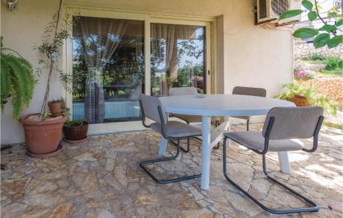 Razanac Apartment | Two-Bedroom Apartment In Razanac