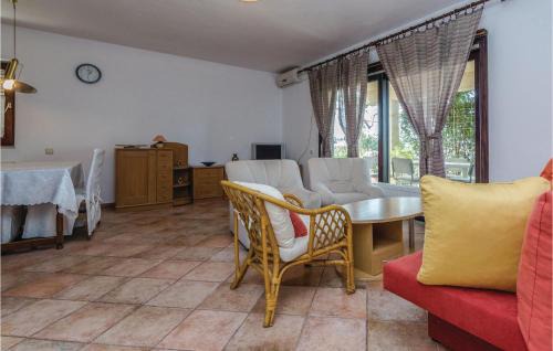Razanac Apartment | Two-Bedroom Apartment In Razanac