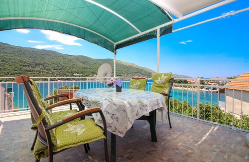 Grebastica Apartment | Two bedroom apartment near beach Grebaštica, Šibenik (A-480-a)