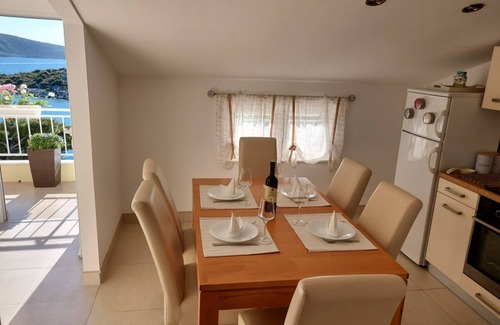 Grebastica Apartment | Two bedroom apartment near beach Grebaštica, Šibenik (A-8333-a)