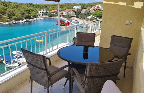 Grebastica Apartment | Two bedroom apartment near beach Grebaštica, Šibenik (A-8333-a)