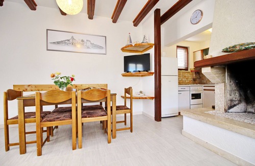 Rasohatica Apartment | Two bedroom apartment near beach Cove Rasohatica, Korčula (A-9699-a)