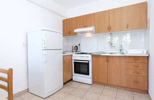 Drace Apartment | Two bedroom apartment near beach Drače, Pelješac (A-10130-b)