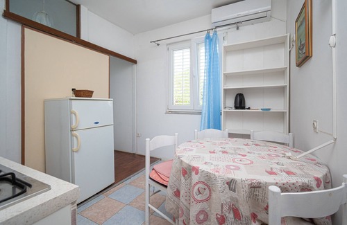 Vidalici Apartment | Two bedroom apartment near beach Vidalići, Pag (A-6519-c)
