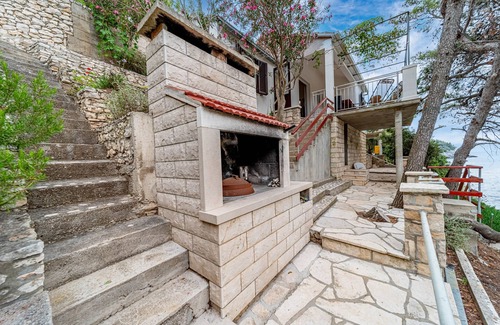 Zrnovo Apartment | Two bedroom apartment near beach Cove Bratinja Luka, Korčula (A-4434-a)