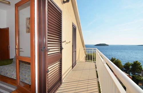 Prizba Apartment | Two bedroom apartment near beach Prižba, Korčula (A-9276-a)