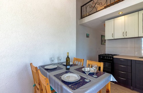 Gdinj Apartment | Two bedroom apartment near beach Cove Torac, Hvar (A-575-c)