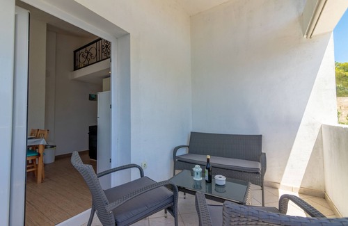 Gdinj Apartment | Two bedroom apartment near beach Cove Torac, Hvar (A-575-c)