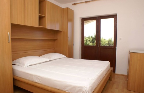 Simuni Apartment | Two bedroom apartment near beach Šimuni, Pag (A-236-d)