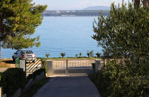 Tkon Apartment | Two bedroom apartment near beach Tkon, Pašman (A-8297-a)