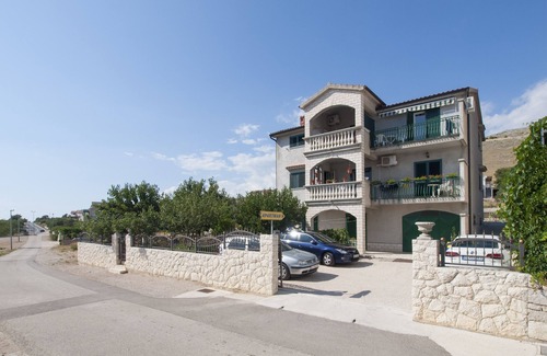 Grebastica Apartment | Two bedroom apartment with terrace and sea view Grebaštica, Šibenik (A-11572-b)