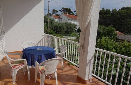 Banjol Apartment | Two bedroom apartment with terrace and sea view Rab (A-16359-a)