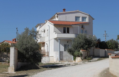 Liznjan Apartment | Two bedroom apartment with terrace Ližnjan, Medulin (A-7240-c)