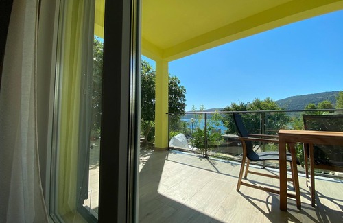 Poljica Apartment | Two bedroom apartment with terrace and sea view Poljica, Trogir (A-18634-a)