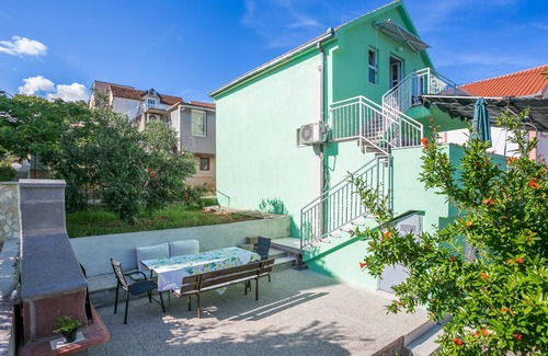 Marina Apartment | Two bedroom apartment with terrace and sea view Marina, Trogir (A-20016-b)