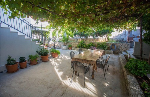 Sutivan Apartment | Two bedroom apartment with terrace Sutivan, Brač (A-752-g)
