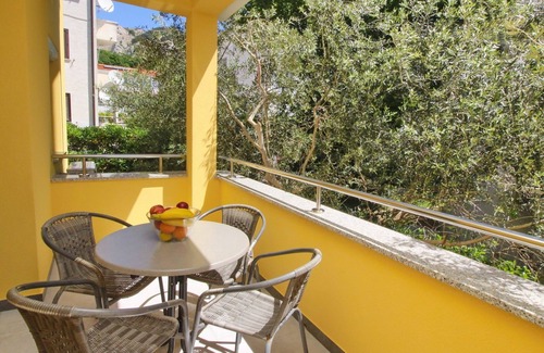 Baska Apartment | Two bedroom apartment with terrace Baška, Krk (A-18716-a)