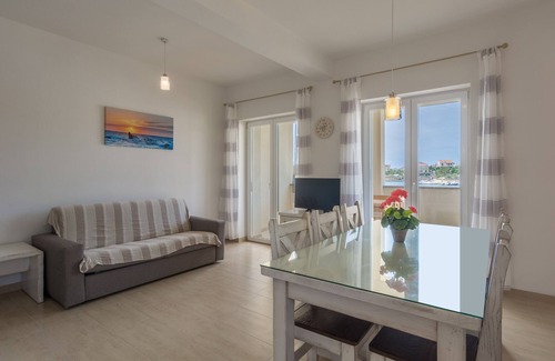 Simuni Apartment | Two bedroom apartment with balcony and sea view Šimuni, Pag (A-18386-a)