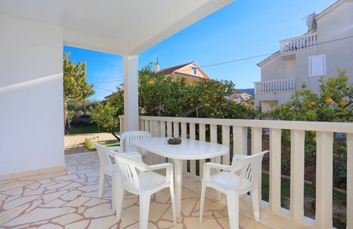 Poljica Apartment | Two bedroom apartment with terrace and sea view Poljica, Trogir (A-5199-a)