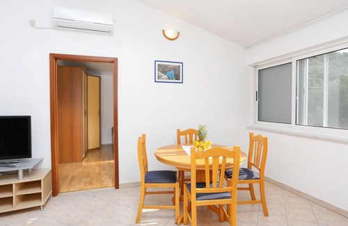 Marina Apartment | Two bedroom apartment with terrace and sea view Marina, Trogir (A-9037-f)