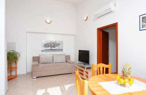 Marina Apartment | Two bedroom apartment with terrace and sea view Marina, Trogir (A-9037-f)