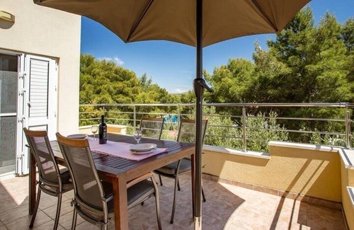 Cove Osibova (Milna) Apartment | Two bedroom apartment with terrace and sea view Cove Osibova, Brač (A-23774-b)
