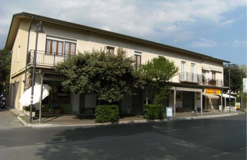 Ronchi Apartment | Two bedroom apartment with verandah, 100m from the beach. Free WiFi.