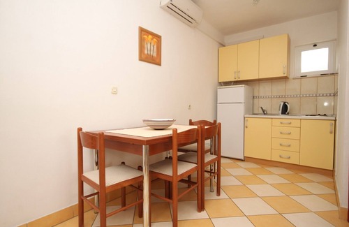 Ivan Dolac Apartment | Two bedroom apartment with balcony and sea view Ivan Dolac, Hvar (A-8734-d)