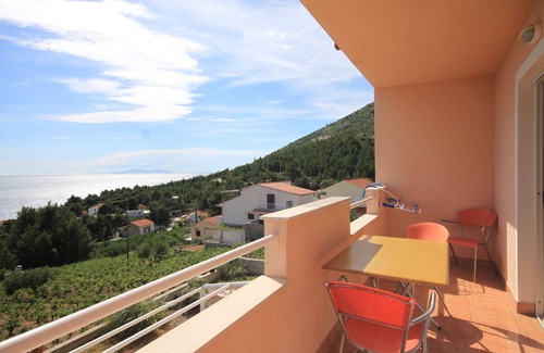 Ivan Dolac Apartment | Two bedroom apartment with balcony and sea view Ivan Dolac, Hvar (A-8734-d)
