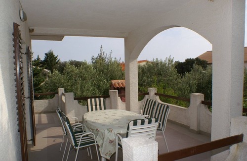 Mandre Apartment | Two bedroom apartment with terrace Mandre, Pag (A-4075-a)