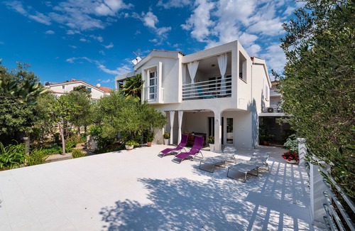 Mandre Apartment | Two bedroom apartment with terrace Mandre, Pag (A-13015-a)