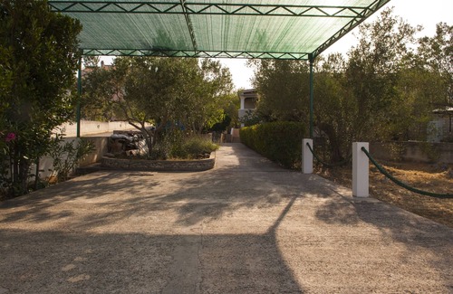 Municipality of Kali Apartment | Two bedroom apartment with terrace and sea view Cove Mala Lamjana, Ugljan (A-8449-a)