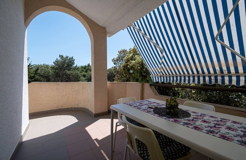 Mandre Apartment | Two bedroom apartment with terrace Mandre, Pag (A-22885-a)