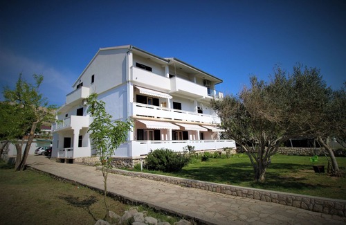 Pag Apartment | Two bedroom apartment with balcony and sea view Pag (A-13060-c)